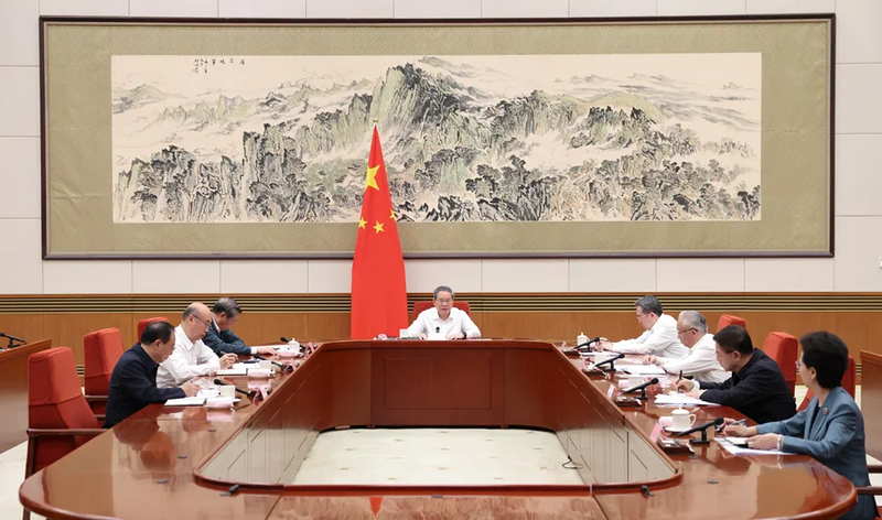 全球网赌十大平台主持召开国务院党组会议.png